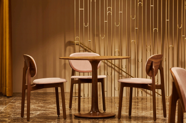 zeitraummoebel-pony-club-01