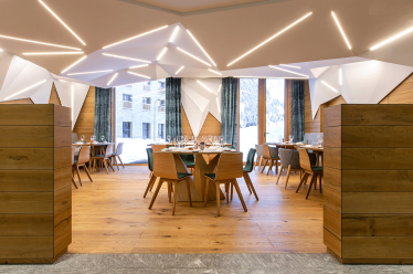 zeitraummoebel-radisson-blu-01